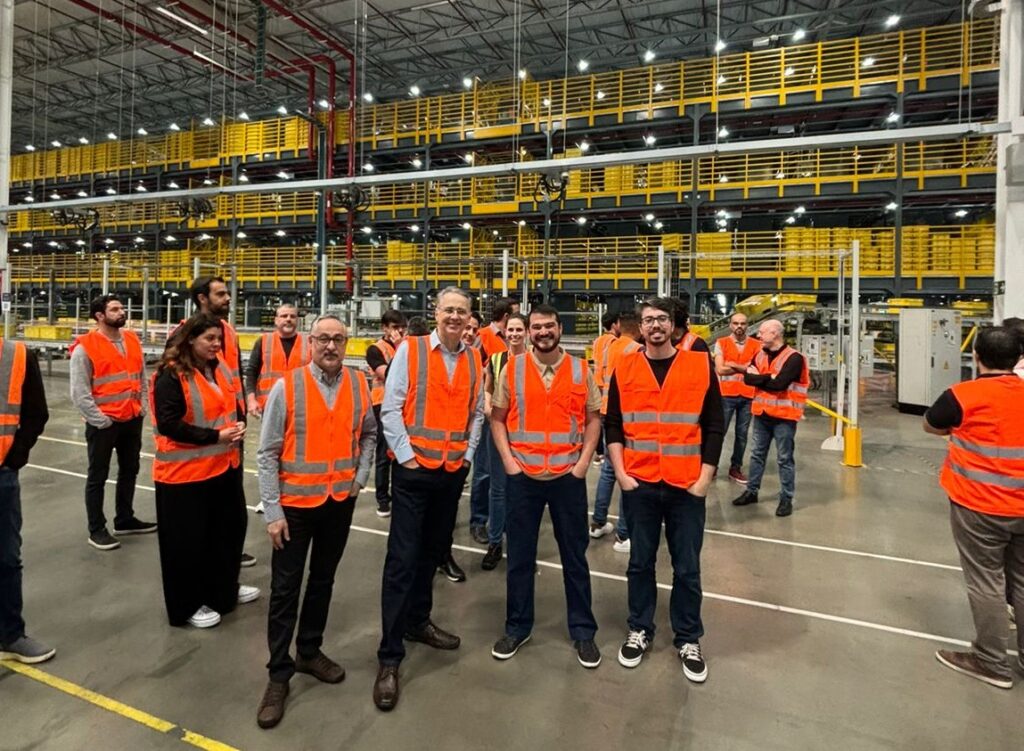 Visita técnica guiada ao CD do Mercado Livre em Cajamar (SP) com clientes e parceiros Nérus.